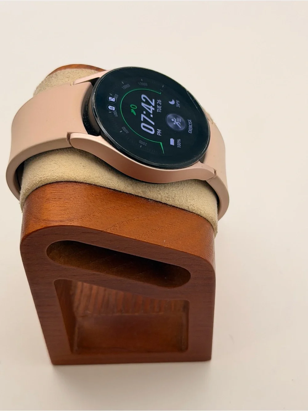 Samsung Galaxy Watch 4, 40mm, Charger included, rose gold & pink, Tested